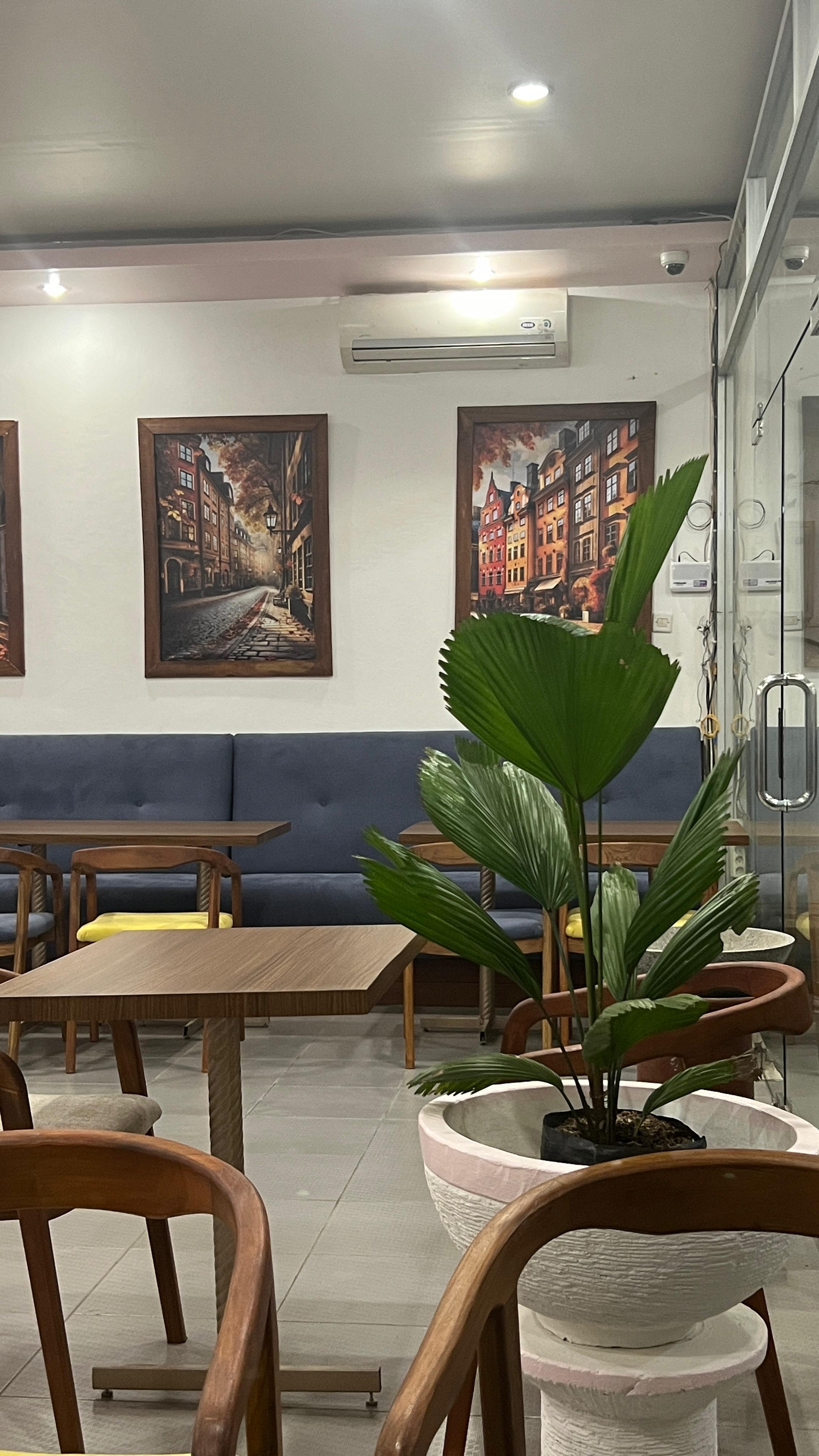 Crunch and Cream interior seating and atmosphere