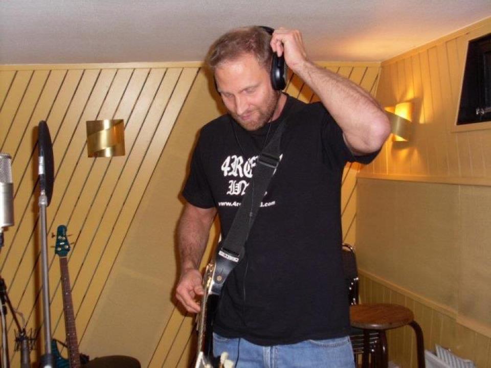 Lars G. Stahl in a studio setting